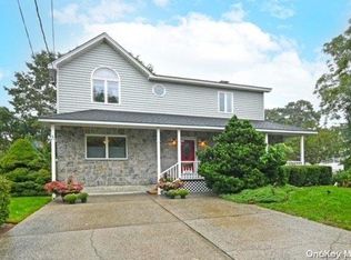 2067 Peck Ave, Merrick, NY 11566