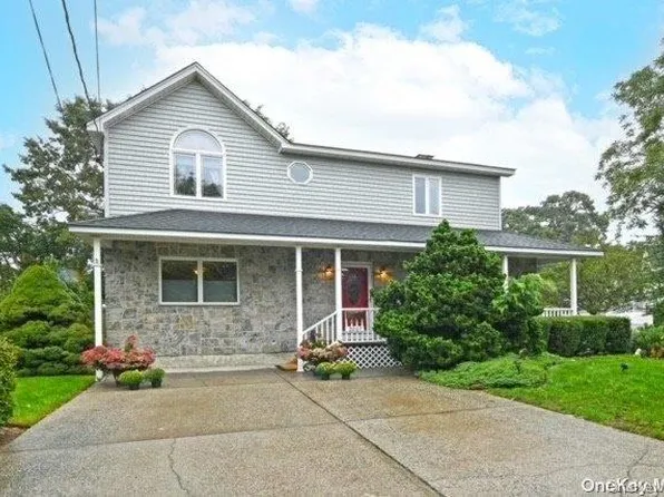 2067 Peck Avenue, Merrick, NY 11566