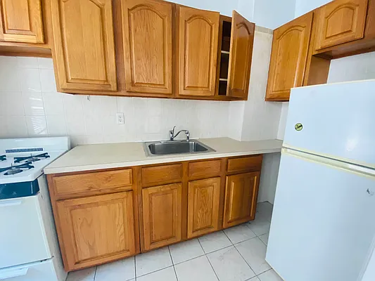 Rented by RealTegrity NY LLC | media 12