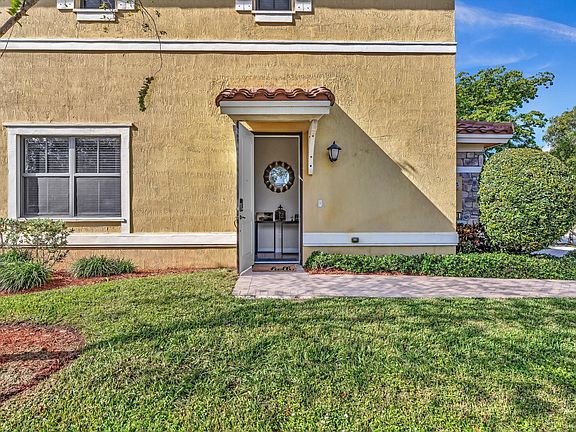 4th image of 9570 Town Parc Circle #9570