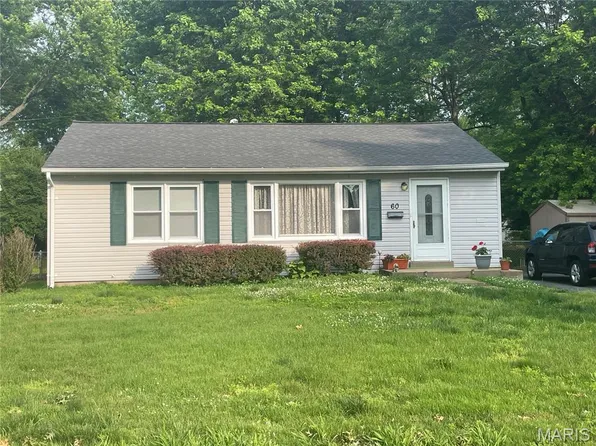 60 La Venta Dr, Florissant, MO 63031
