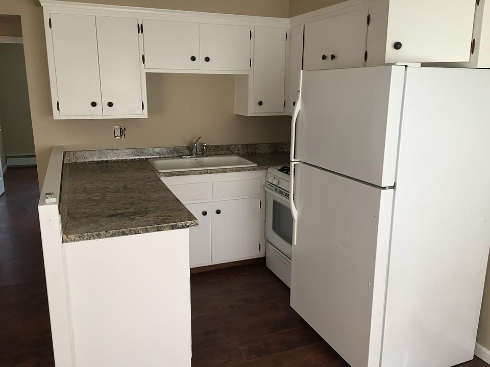 Newly refinished kitchen with new appliances!