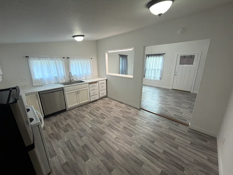 1610 N Walnut St — Photo 5