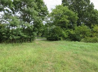 1076 Harrods Creek Rd, Paris, KY 40361