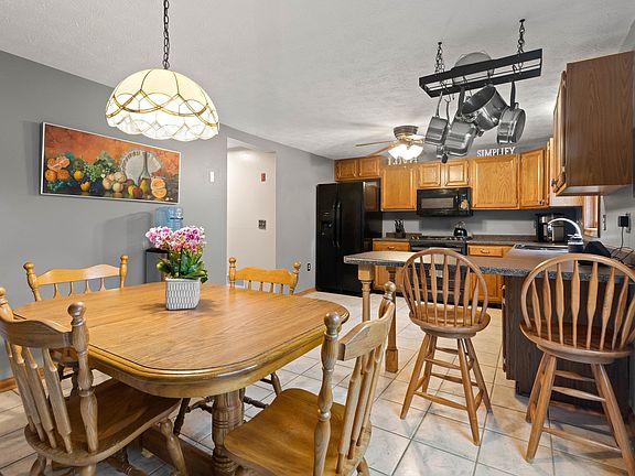 4th image of 35 Lund Drive #B