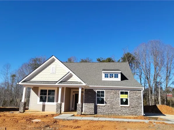 186 Park Place Cir, Winston Salem, NC 27107