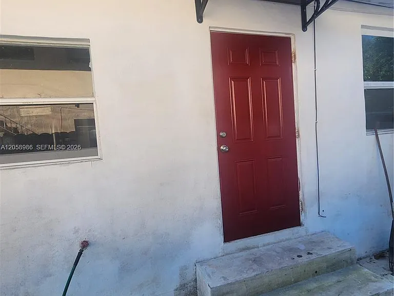 1726 SW 25th Ave #B — Photo 3