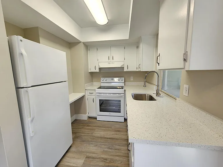 2110 NE 41st St #D — Photo 10