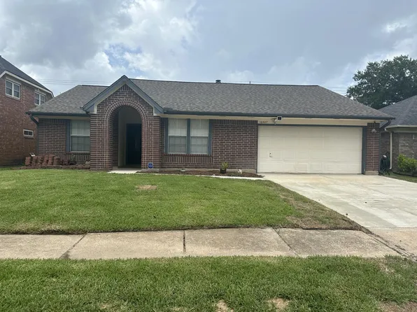 16027 Surrey Woods Dr, Friendswood, TX 77546