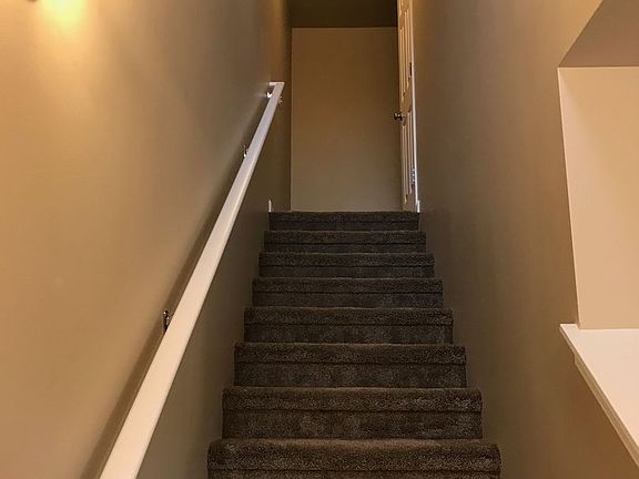4th image of 2031 Alder St #102