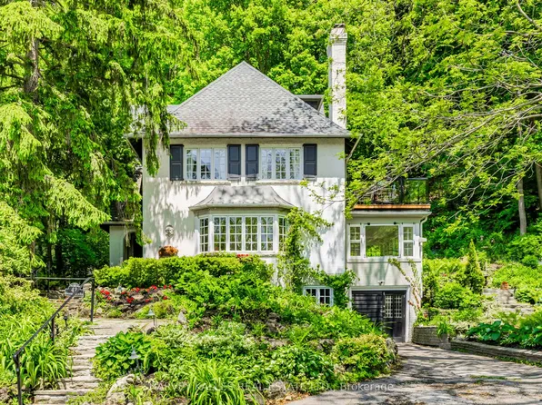 42 Brookfield Rd, Toronto, ON M2P 1A9