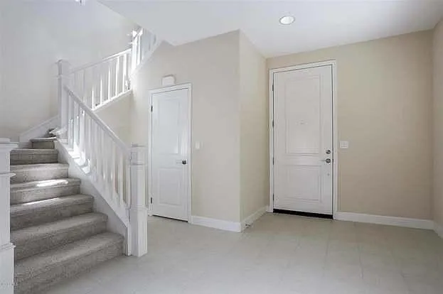 4 bed, 2385 sqft, $5,000 — Photo 3