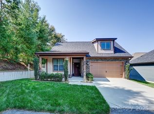 624 Summerfield Pl, Flat Rock, NC 28731