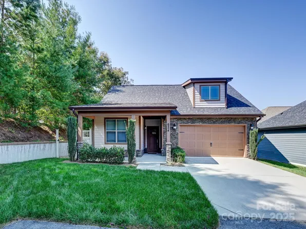624 Summerfield Pl, Flat Rock, NC 28731