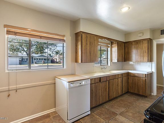 4th image of 5432 E Avalon Dr
