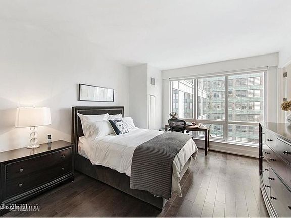 4th image of 350 W 42nd St APT 38G