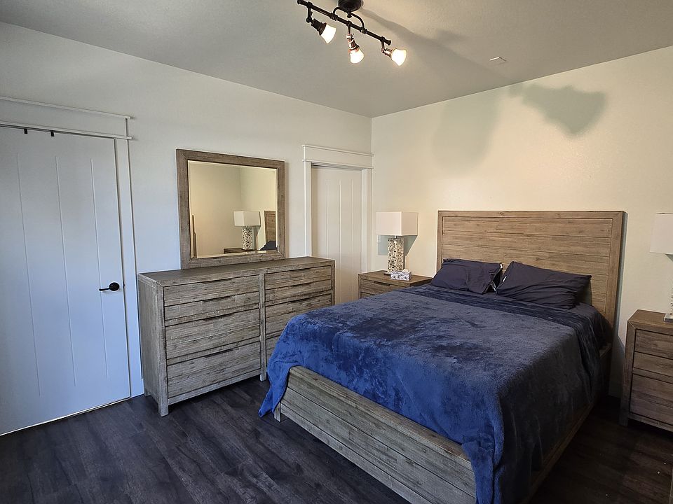 Primary Bedroom with en-suite BA