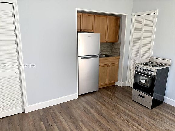 3rd image of 2315 Adams St #29A