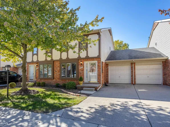 207 Pineview Ct, Saint Clair Shores, MI 48081