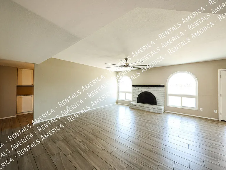 10627 S 44th St — Photo 5