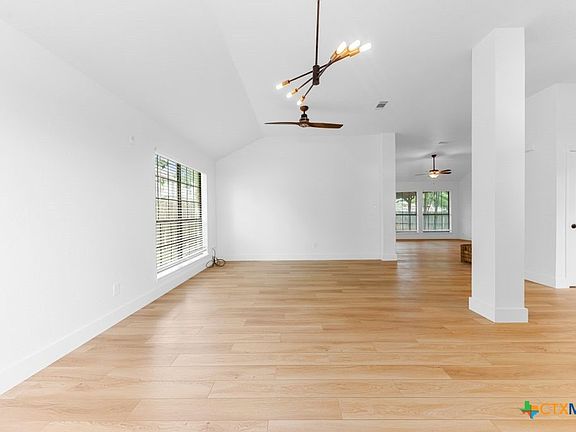 4th image of 405 Hogan Cir
