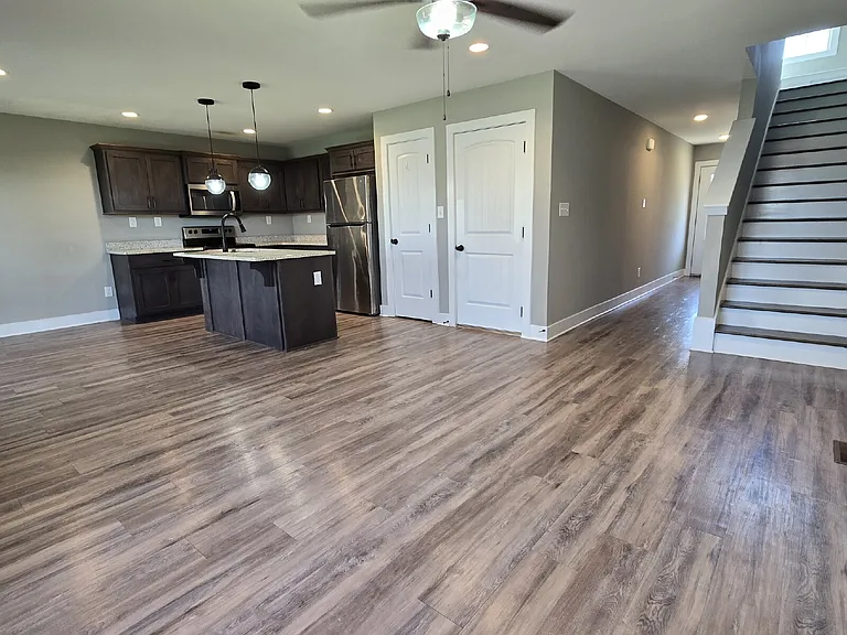 414 Oak St — Photo 11