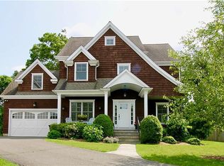 33 Pansy Cir, Fairfield, CT 06824