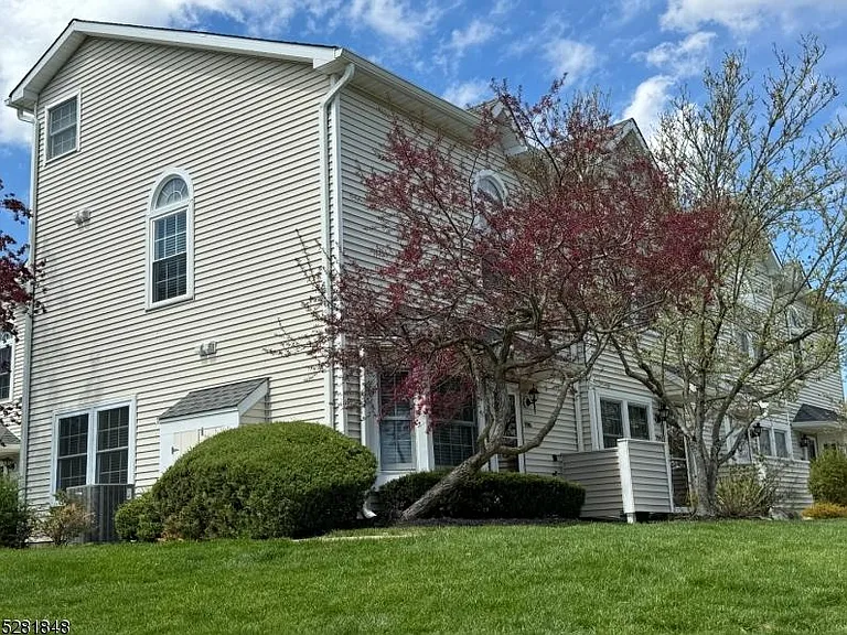 705 Bryant Dr — Photo 12