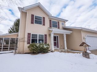 N9595 Horseshoe Ln, Mukwonago, WI 53149