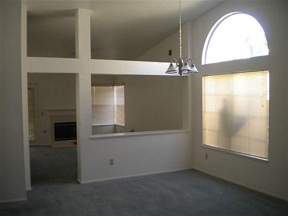 3rd image of 2798 Cypress St