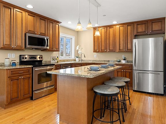 2nd image of 6 Ferry Rd #6