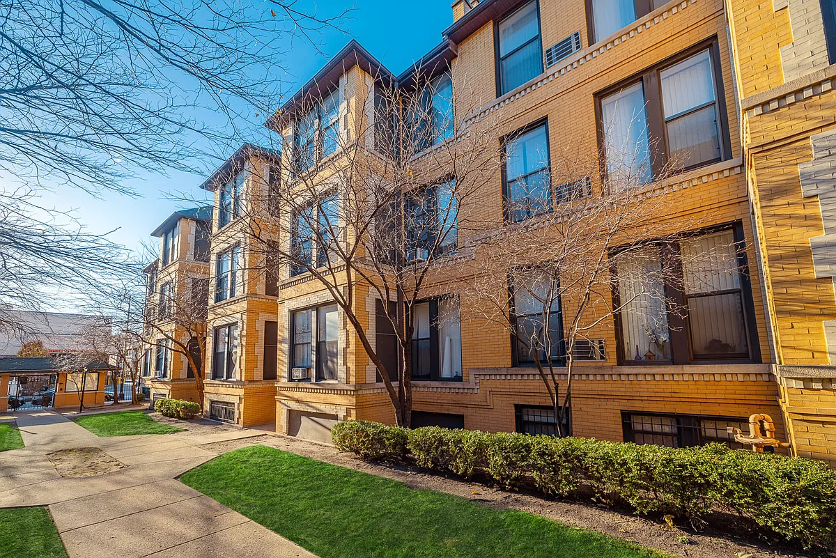 Building Photo - 4631 S Lake Park