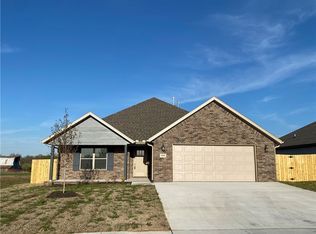 1010 Moonrise St, Centerton, AR 72713