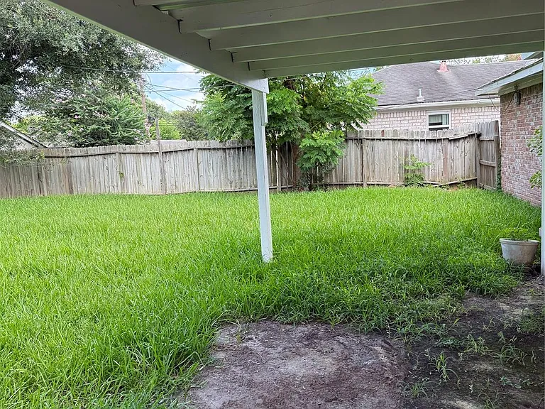 9002 Roos Rd — Photo 29