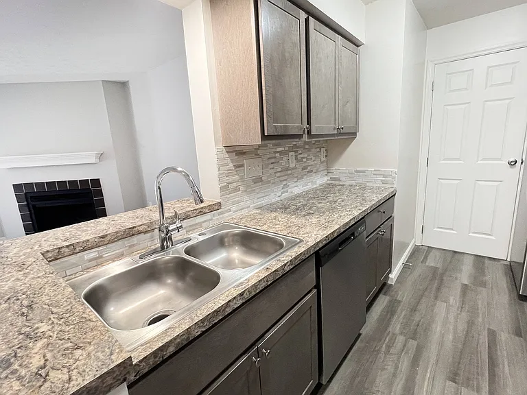 Deercross Apartments — Photo 100