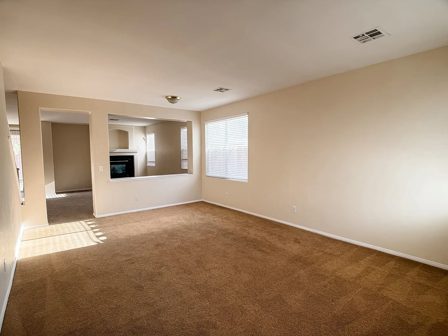 4 bed, 2366 sqft, $2,000 — Photo 3