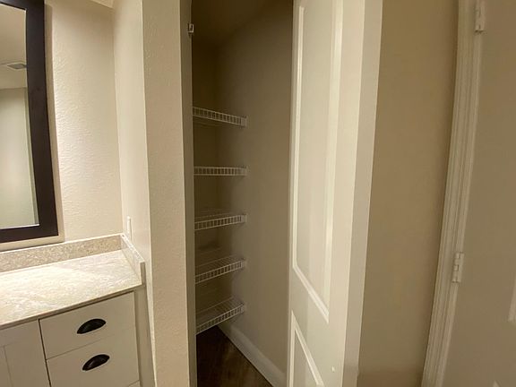 4th image of 1701 SE 17th St #534
