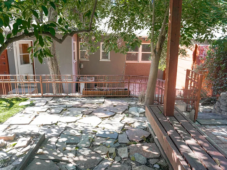 3244 Barham Blvd — Photo 28