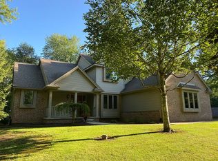 5153 Richardson Rd, Howell, MI 48843