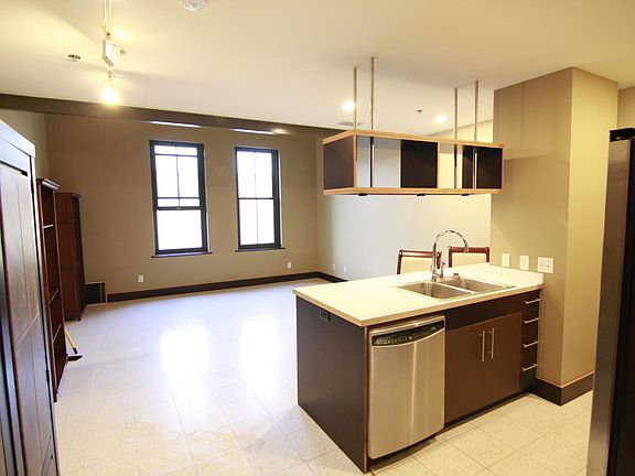 5th image of 214 4th St E Unit 202