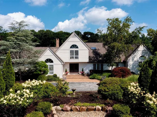 19 The Chase, Head Of The Harbor, NY 11780