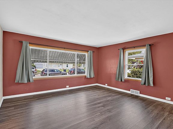 5th image of 1239 S Terrace St