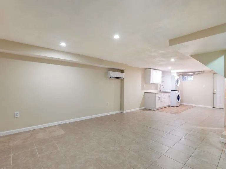 1517 Montana Ave NE — Photo 11