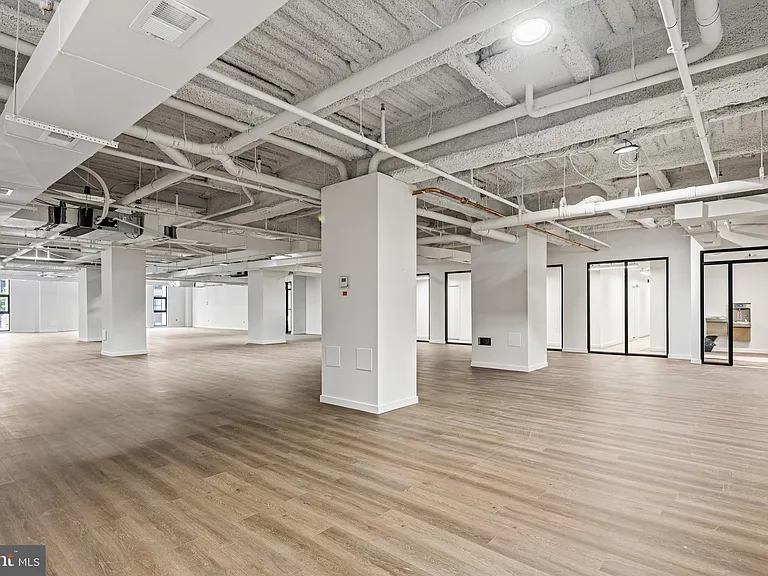 915 N Broad St #17-413 — Photo 25