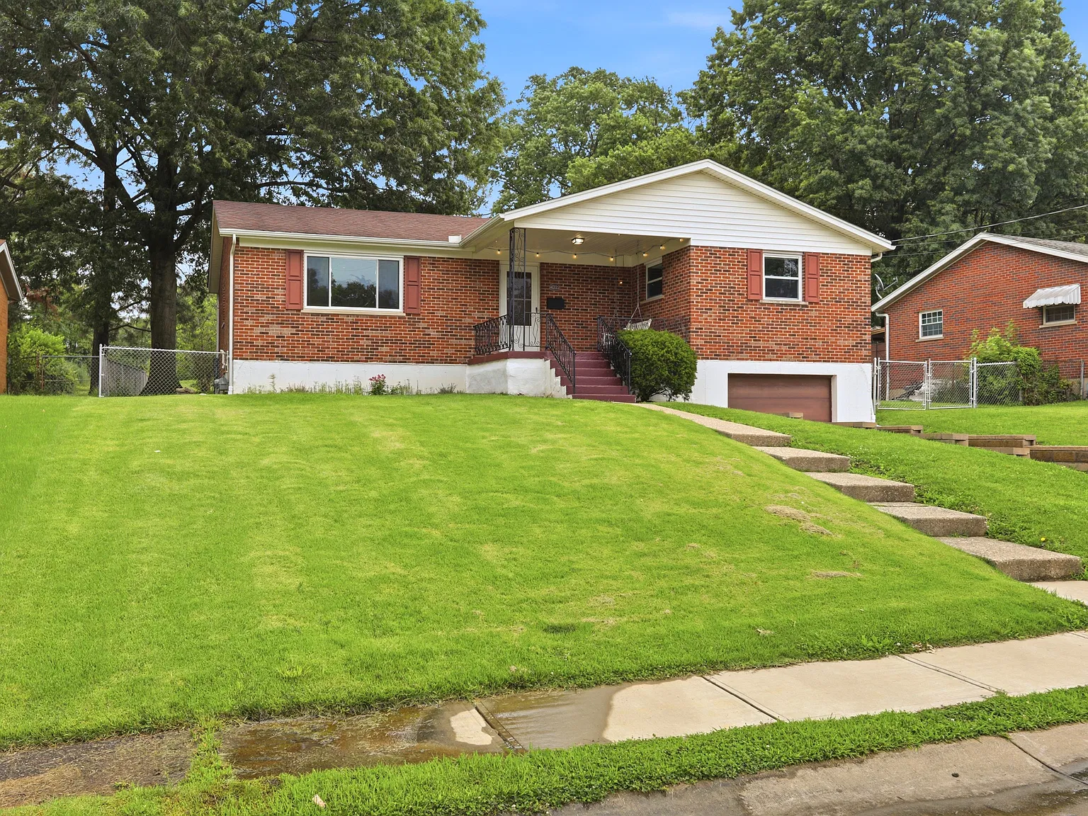 3 bed, 1.5 bath, 1000 sqft, $1,995 — Photo 1
