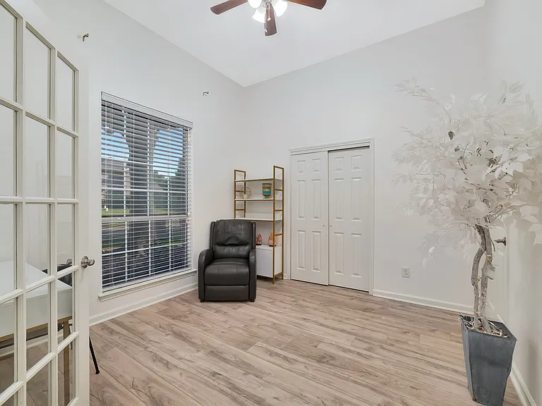 8412 Pioneer Dr — Photo 5