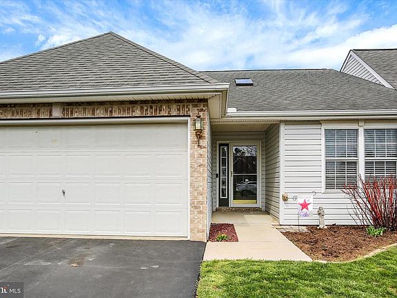 3rd image of 13 Ridgeway Dr