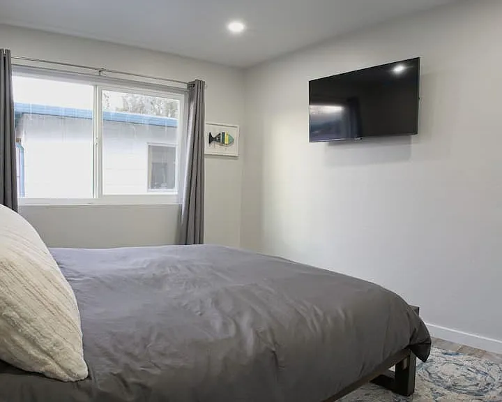338 Coronado St — Photo 12