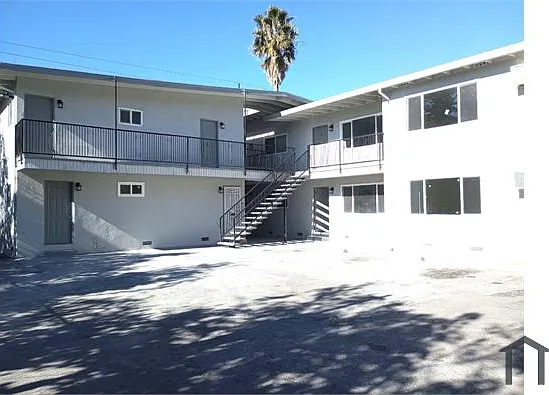 2 bed, 900 sqft, $2,000 — Photo 4