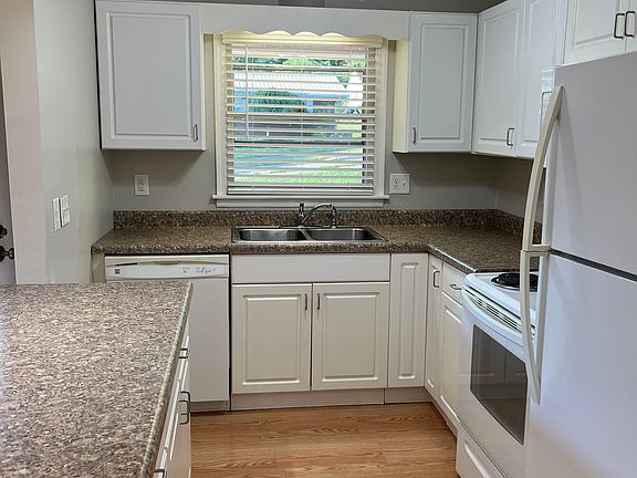 5th image of 723 W H St APT C